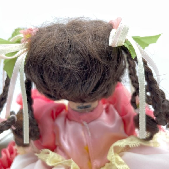 Seymour Mann Doll Connoiseur Collection Musical Erin Porcelain Plays "Aura Lee" - Picture 15 of 16